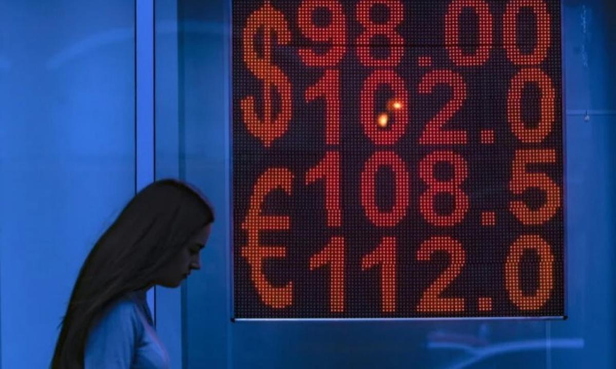 The ruble crashes